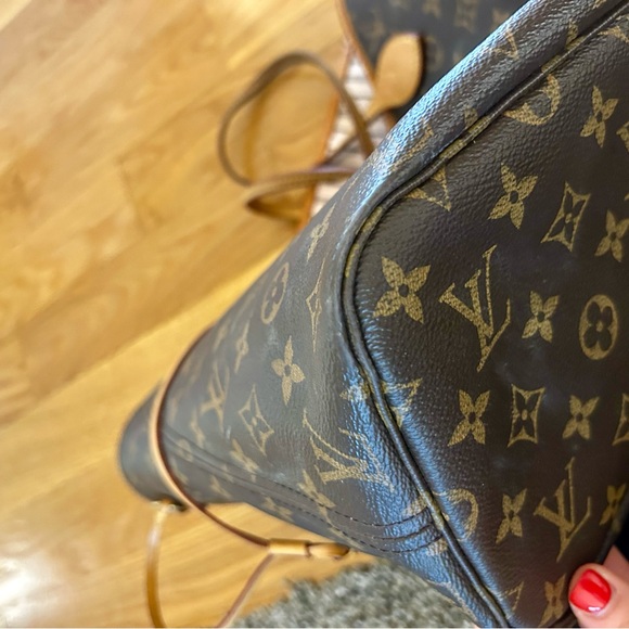 Louis Vuitton Neverfull MM Monogram - Picture 9 of 12